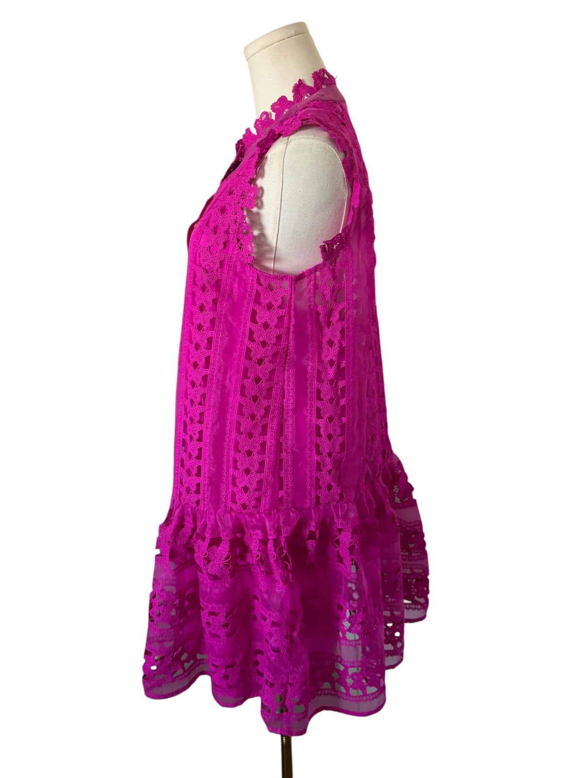 CIEBON Cara Butterfly Lace Shift Dress in fuchsia